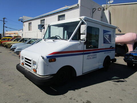 Grumman Postal Truck | Studio Picture Vehicles